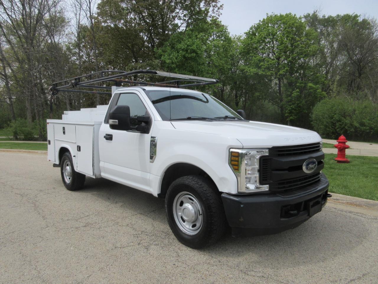 Ford Super Duty F-350 SRW XLT 2WD Reg Cab 8' Box 2018