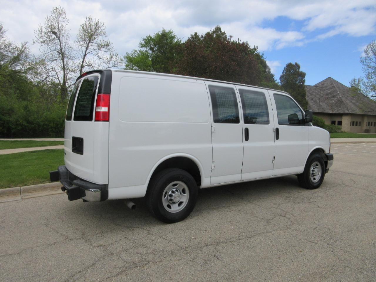 Chevrolet Express Cargo Van RWD 2500 135" 2019
