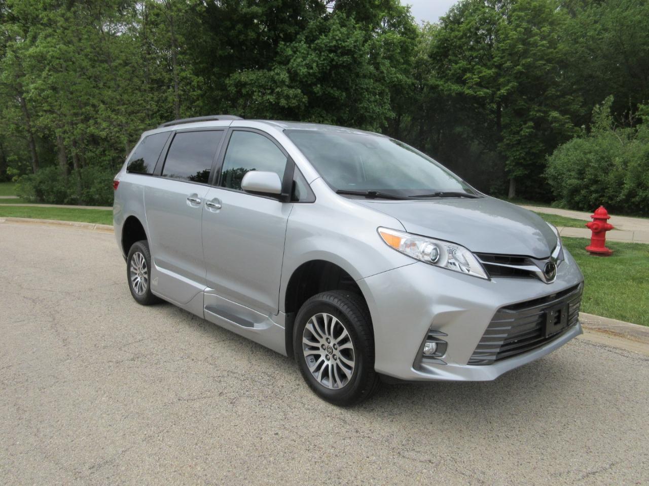 Toyota Sienna XLE Auto Access Seat FWD 7-Passenger (Natl) 2020
