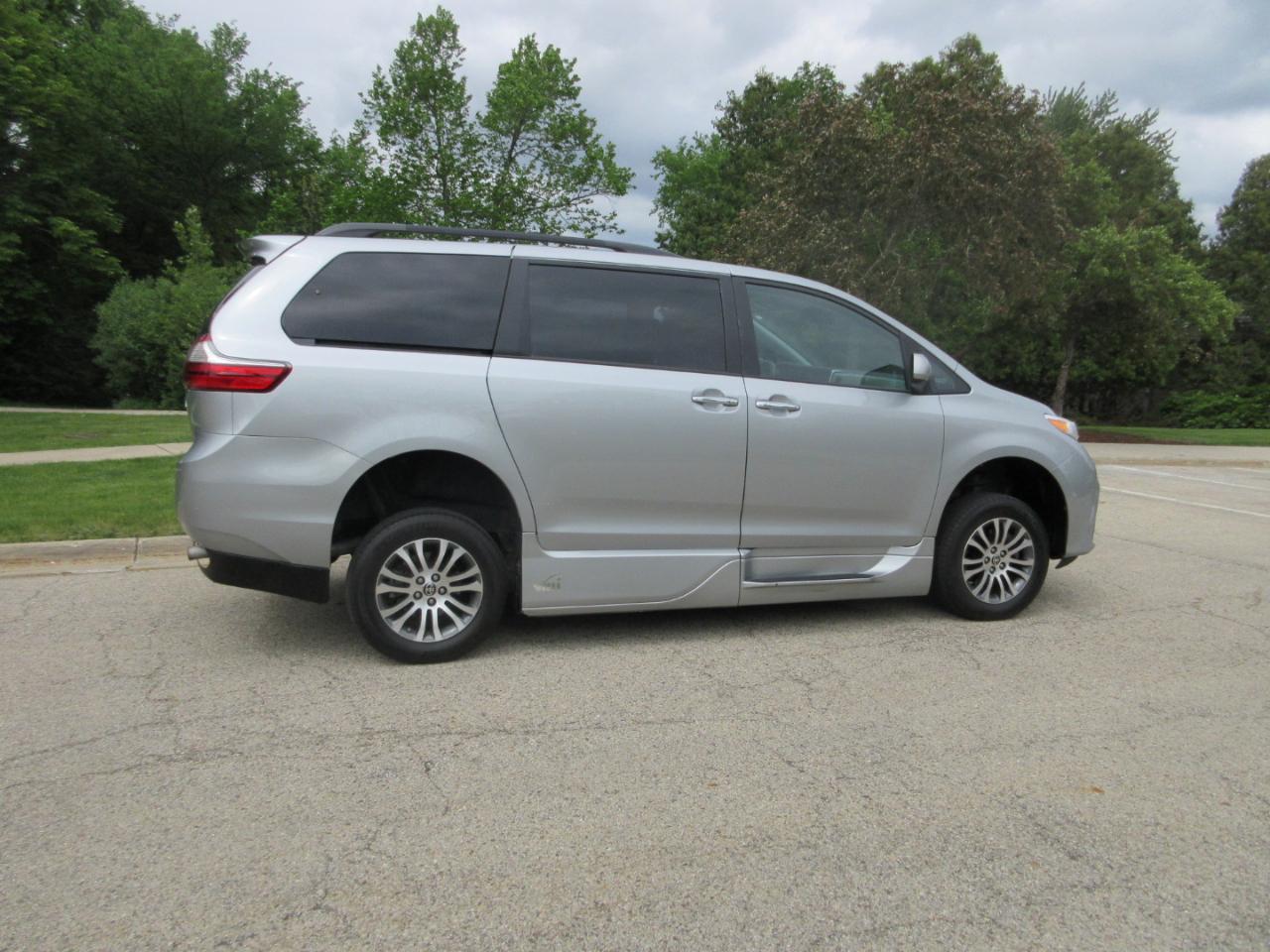 Toyota Sienna XLE Auto Access Seat FWD 7-Passenger (Natl) 2020