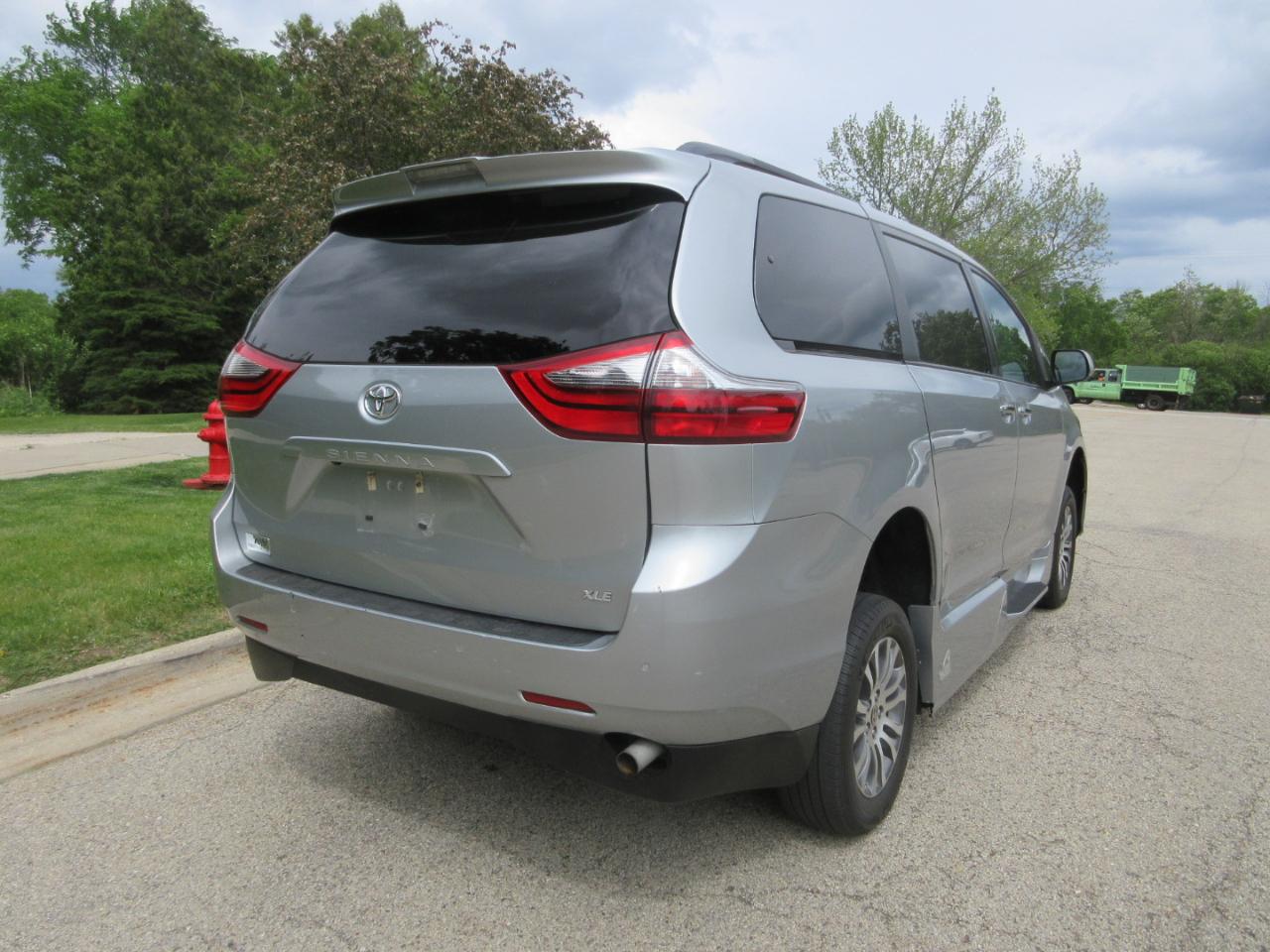Toyota Sienna XLE Auto Access Seat FWD 7-Passenger (Natl) 2020