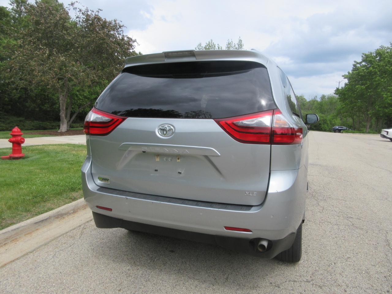 Toyota Sienna XLE Auto Access Seat FWD 7-Passenger (Natl) 2020