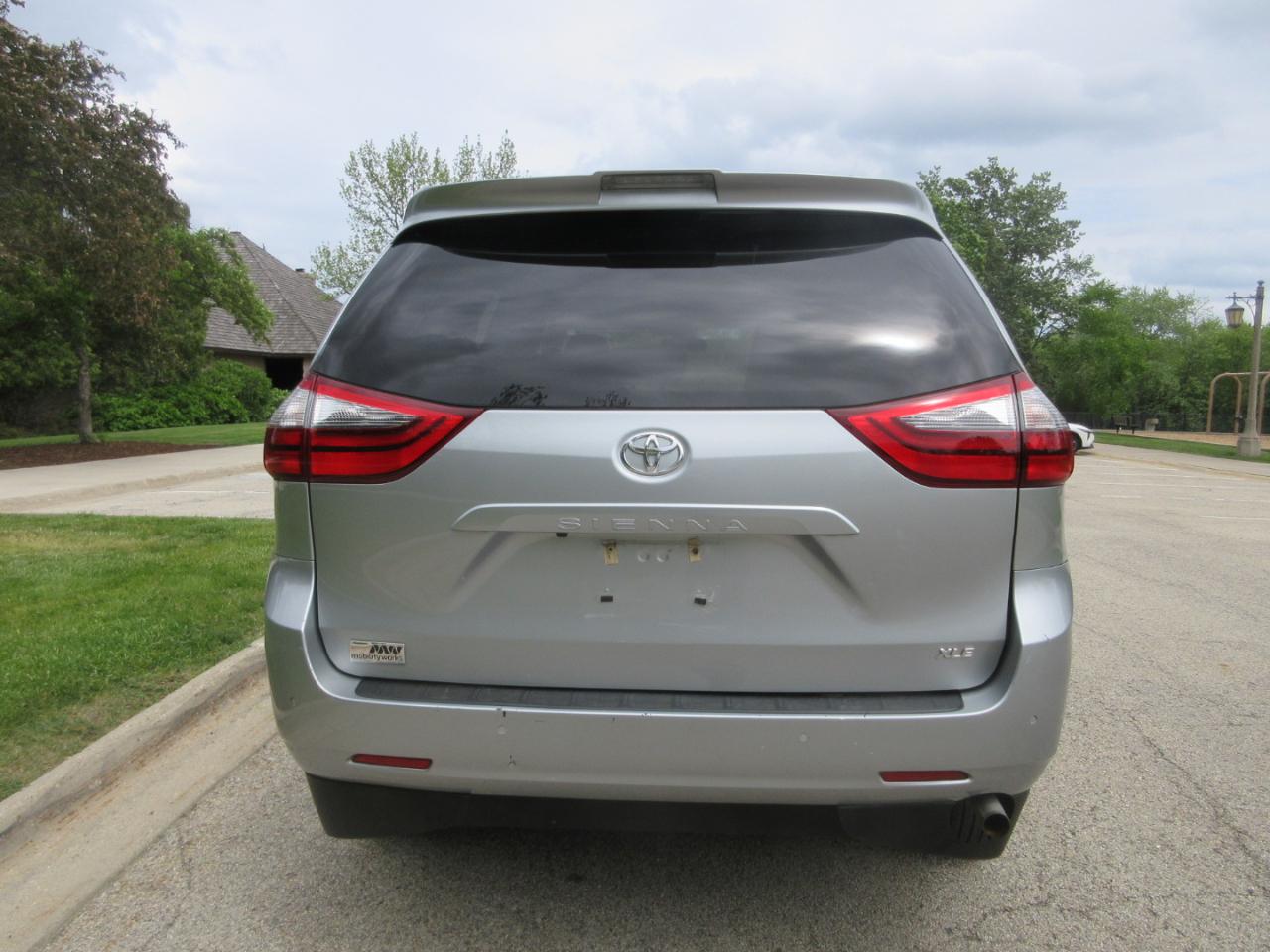Toyota Sienna XLE Auto Access Seat FWD 7-Passenger (Natl) 2020