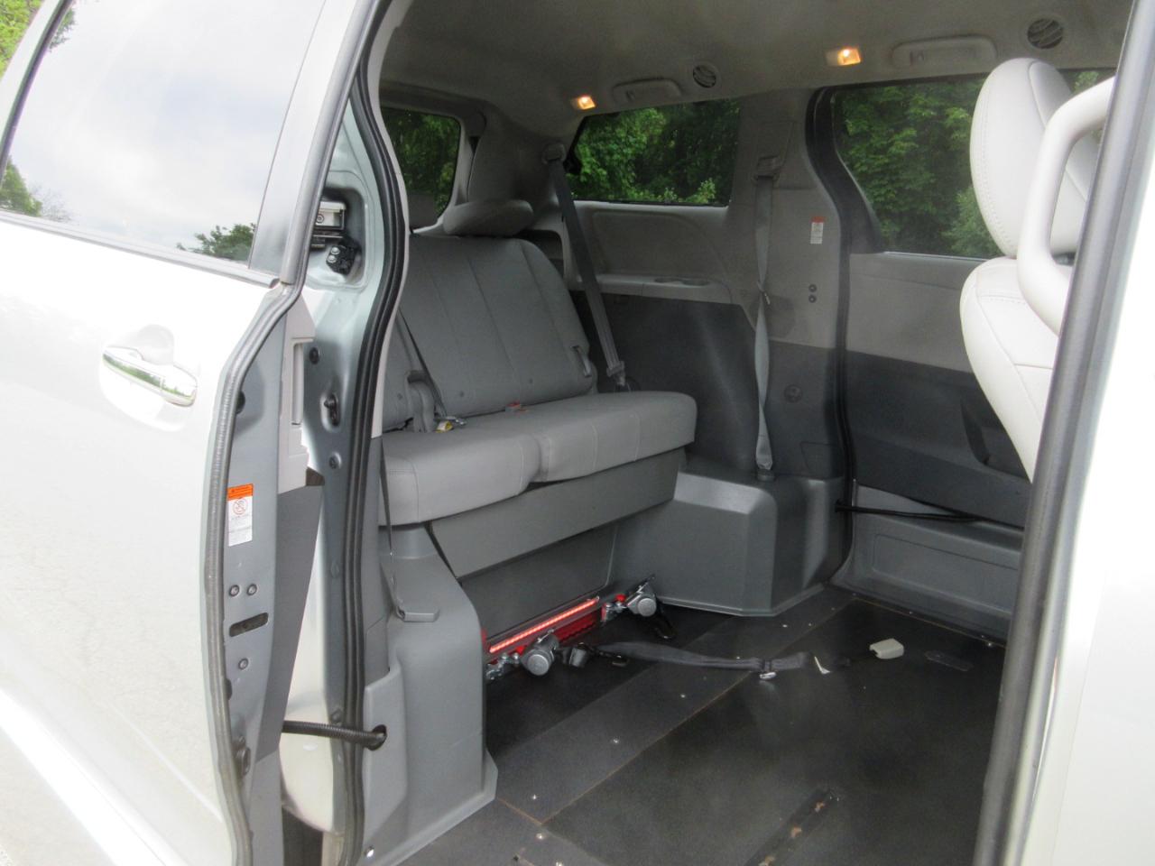 Toyota Sienna XLE Auto Access Seat FWD 7-Passenger (Natl) 2020
