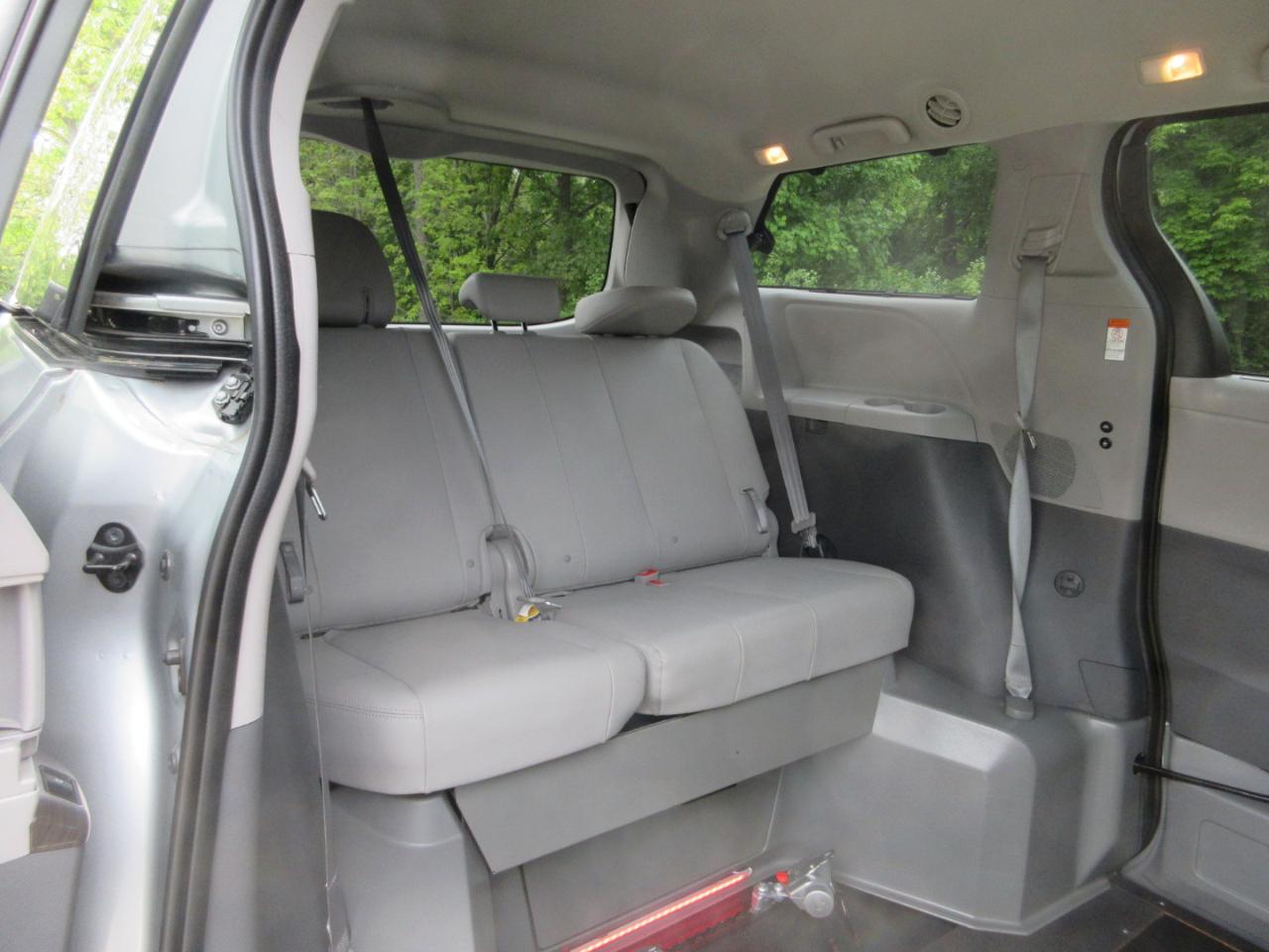 Toyota Sienna XLE Auto Access Seat FWD 7-Passenger (Natl) 2020
