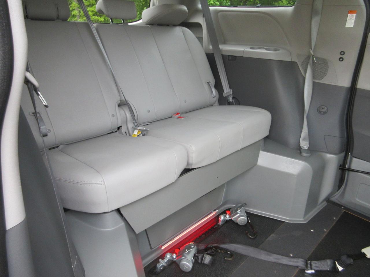 Toyota Sienna XLE Auto Access Seat FWD 7-Passenger (Natl) 2020