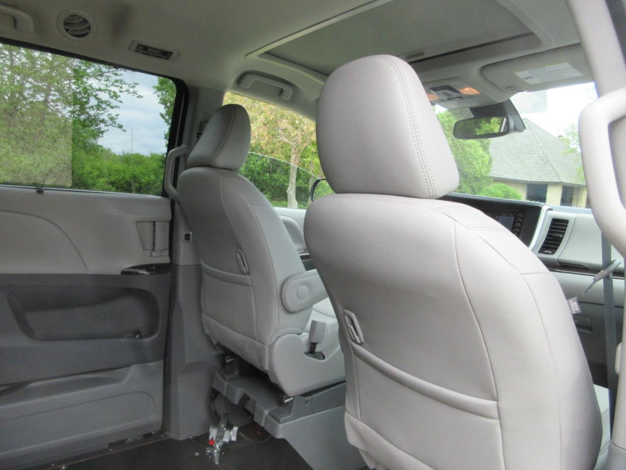 Toyota Sienna XLE Auto Access Seat FWD 7-Passenger (Natl) 2020