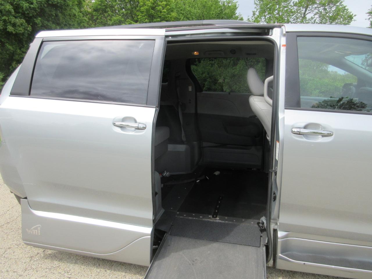 Toyota Sienna XLE Auto Access Seat FWD 7-Passenger (Natl) 2020