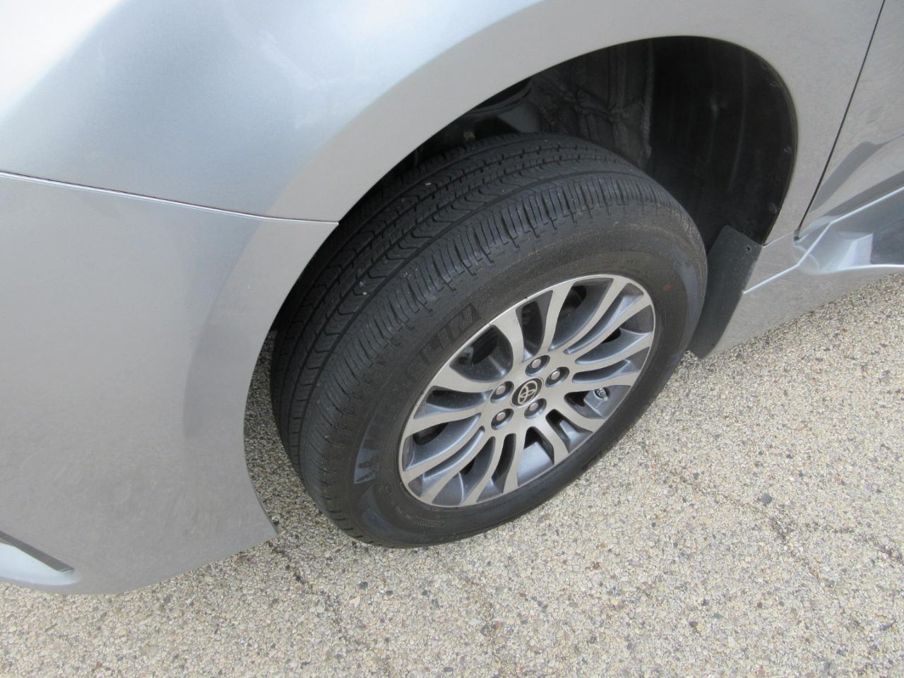 Toyota Sienna XLE Auto Access Seat FWD 7-Passenger (Natl) 2020
