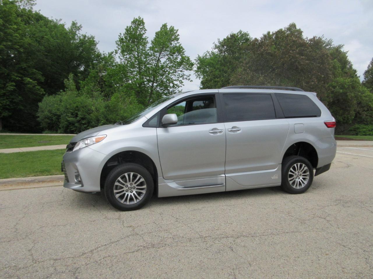 Toyota Sienna XLE Auto Access Seat FWD 7-Passenger (Natl) 2020