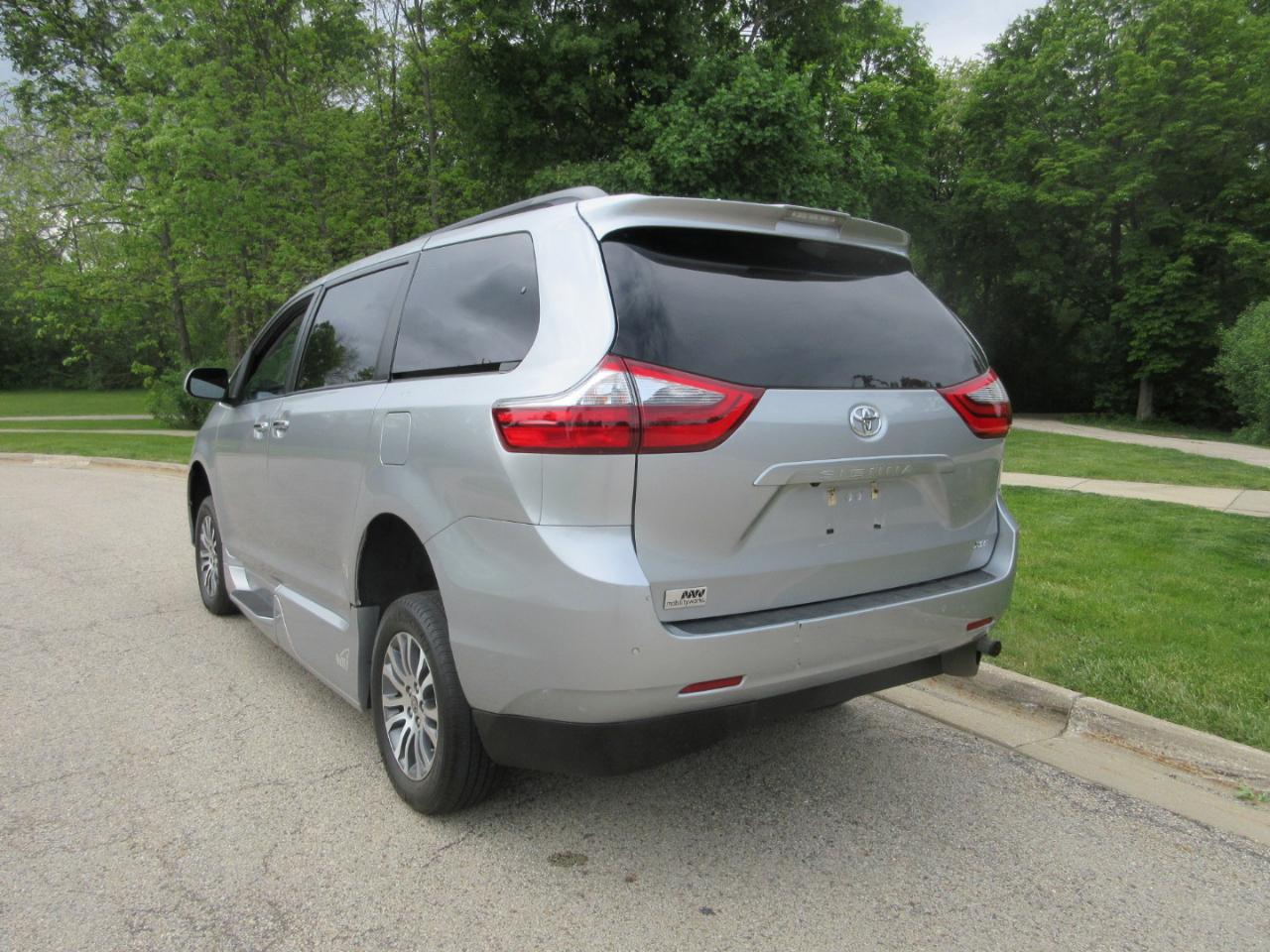 Toyota Sienna XLE Auto Access Seat FWD 7-Passenger (Natl) 2020