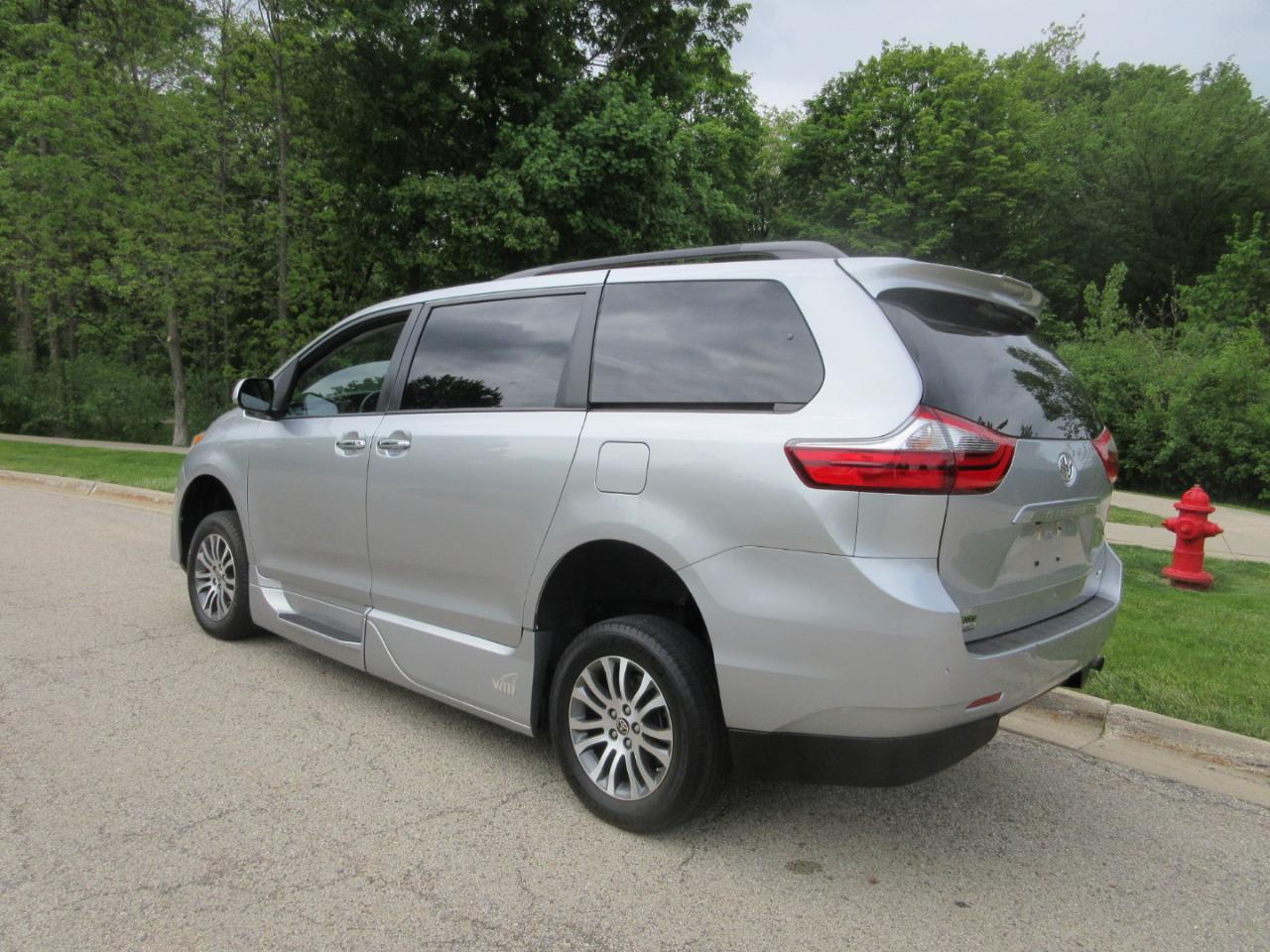 Toyota Sienna XLE Auto Access Seat FWD 7-Passenger (Natl) 2020