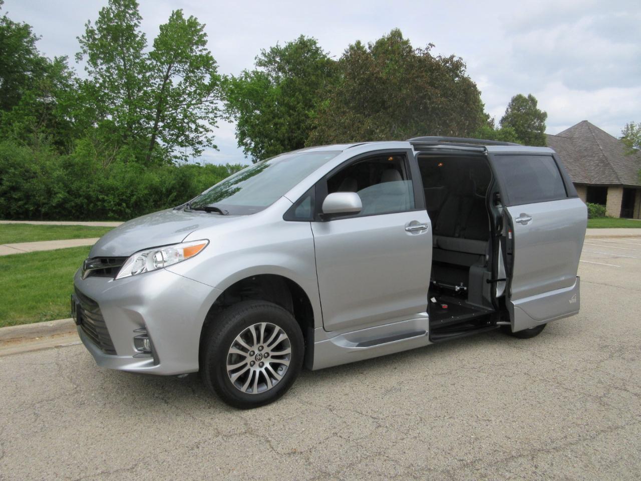 Toyota Sienna XLE Auto Access Seat FWD 7-Passenger (Natl) 2020