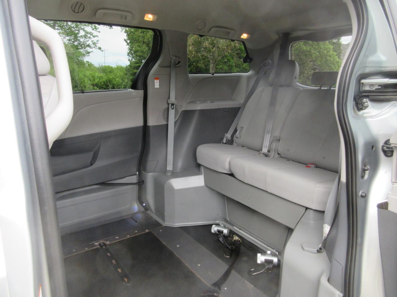 Toyota Sienna XLE Auto Access Seat FWD 7-Passenger (Natl) 2020