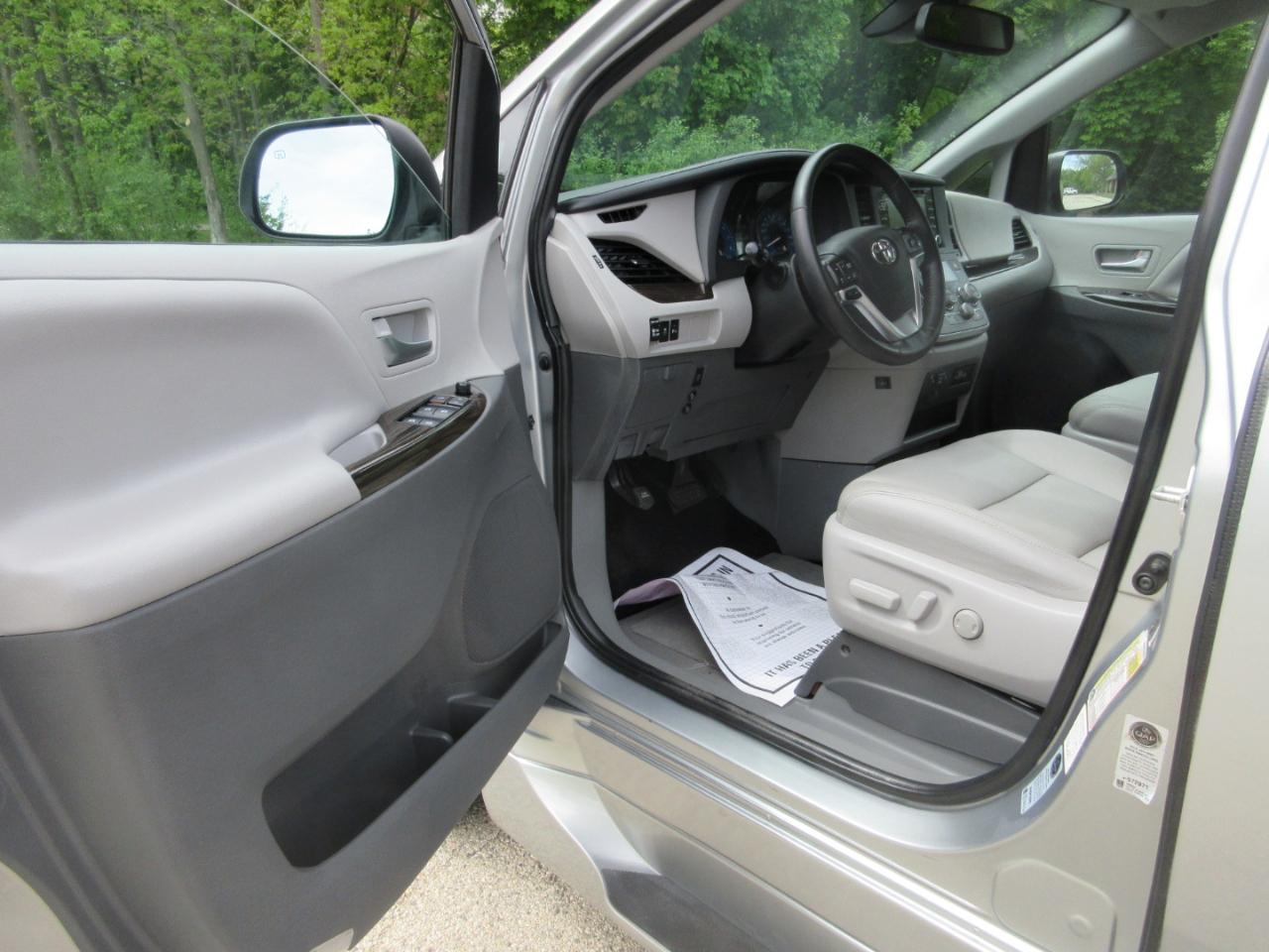 Toyota Sienna XLE Auto Access Seat FWD 7-Passenger (Natl) 2020