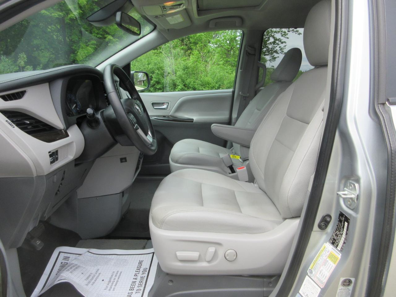 Toyota Sienna XLE Auto Access Seat FWD 7-Passenger (Natl) 2020