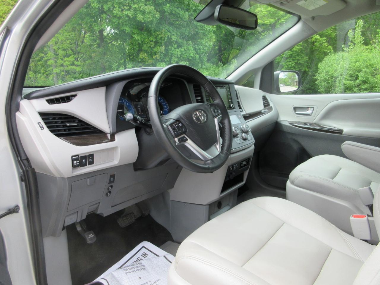 Toyota Sienna XLE Auto Access Seat FWD 7-Passenger (Natl) 2020