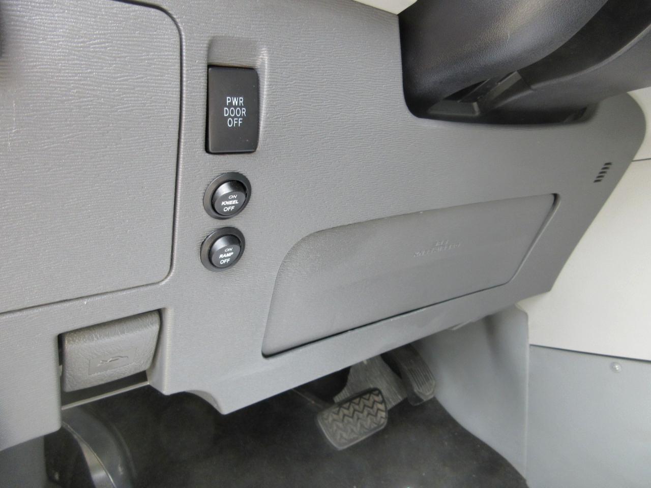 Toyota Sienna XLE Auto Access Seat FWD 7-Passenger (Natl) 2020