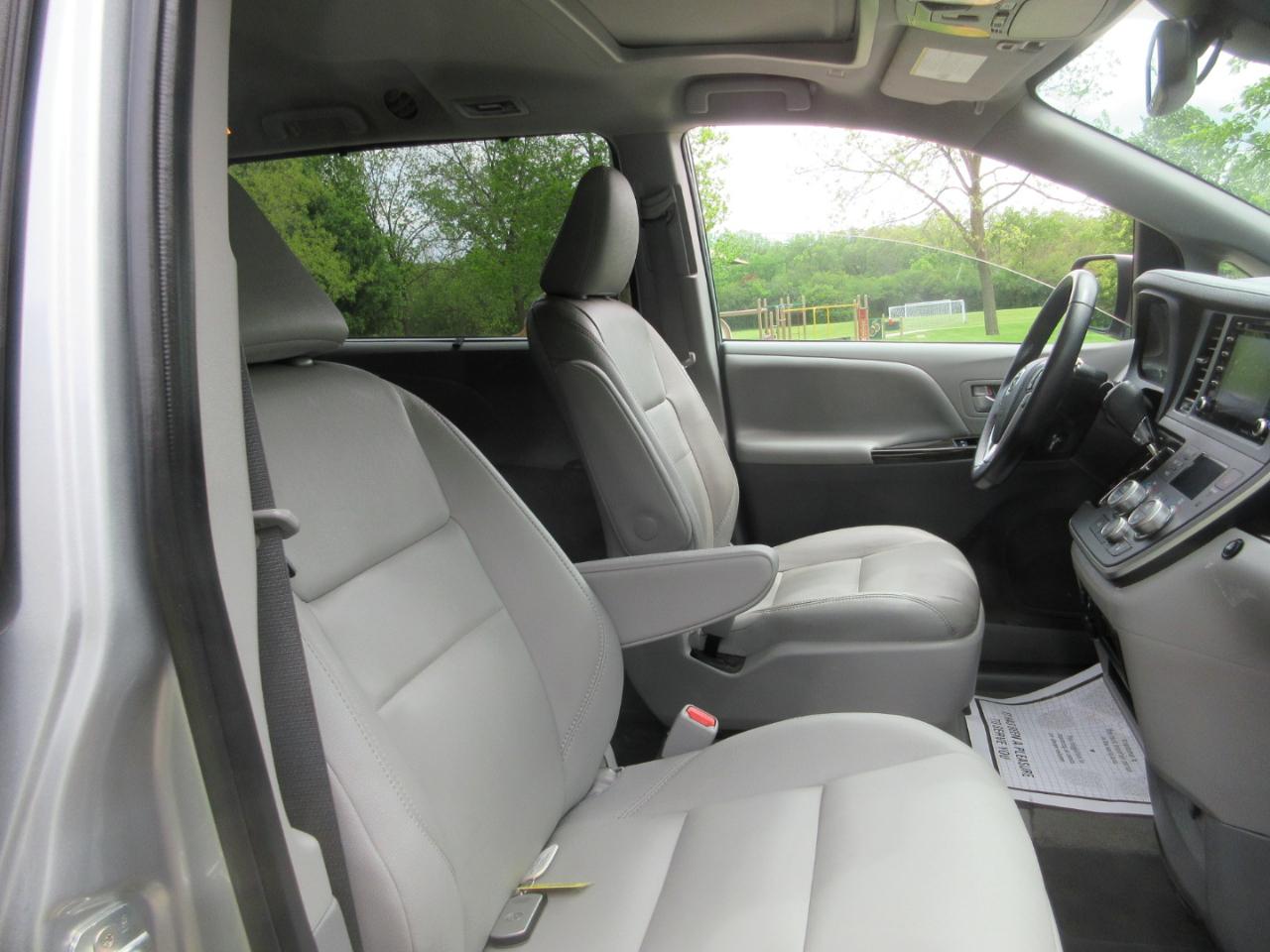 Toyota Sienna XLE Auto Access Seat FWD 7-Passenger (Natl) 2020