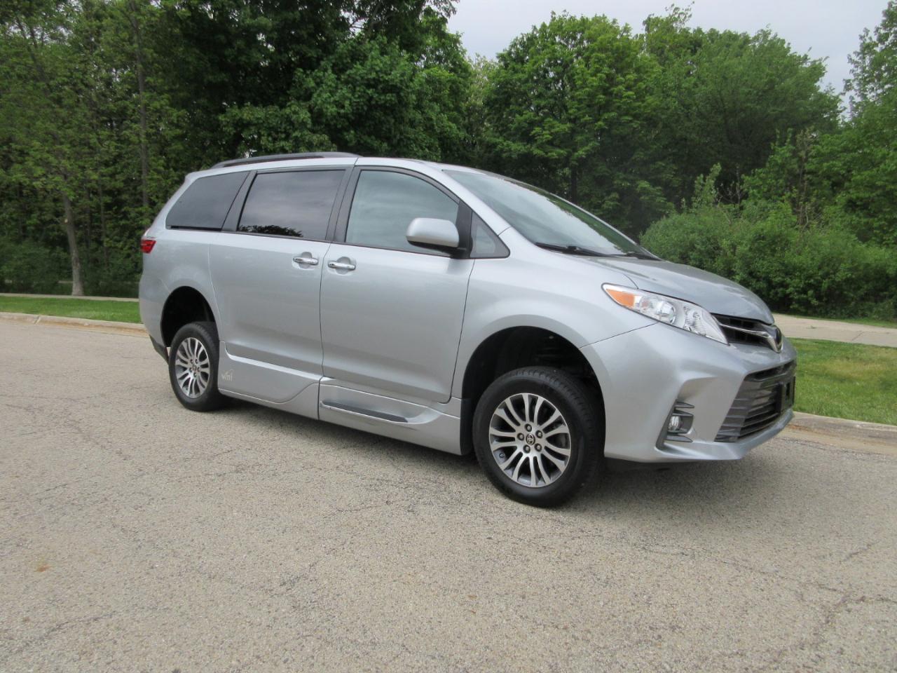 Toyota Sienna XLE Auto Access Seat FWD 7-Passenger (Natl) 2020