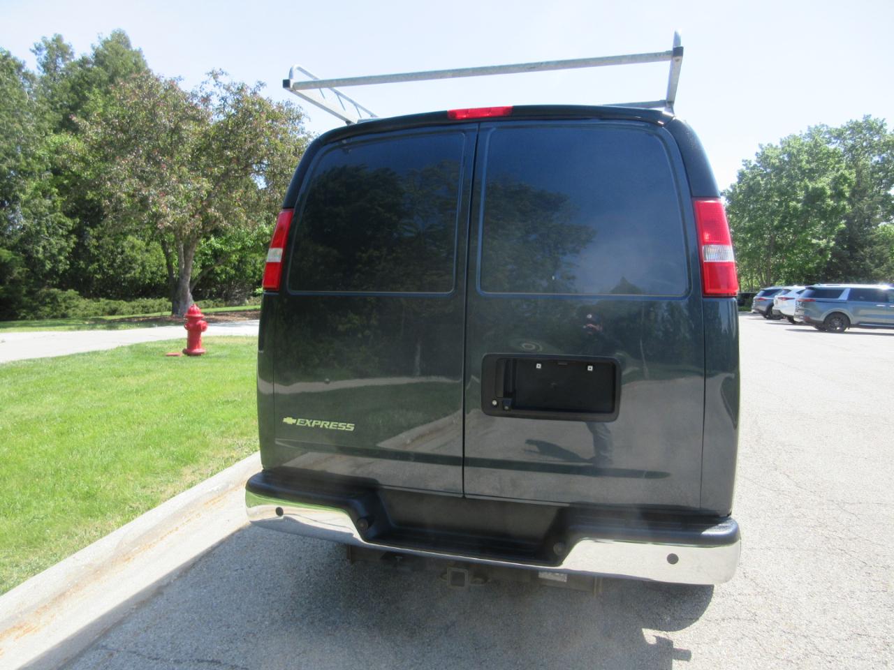 Chevrolet Express Cargo Van RWD 2500 135" 2020