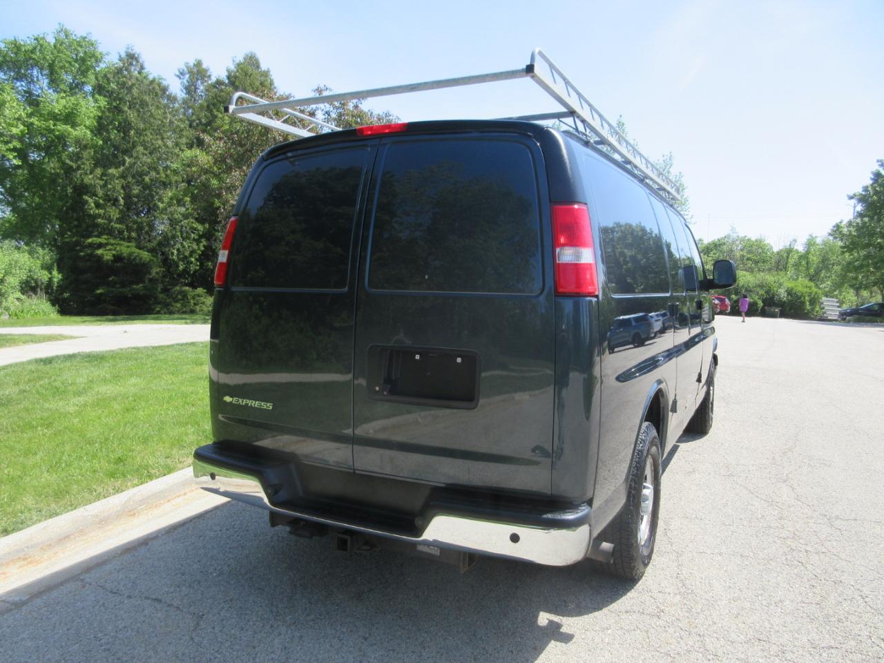 Chevrolet Express Cargo Van RWD 2500 135" 2020