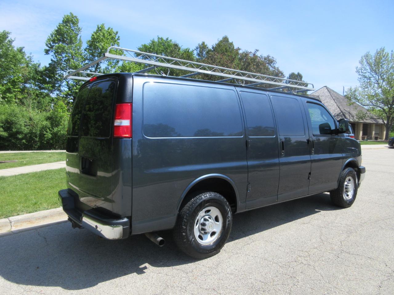 Chevrolet Express Cargo Van RWD 2500 135" 2020