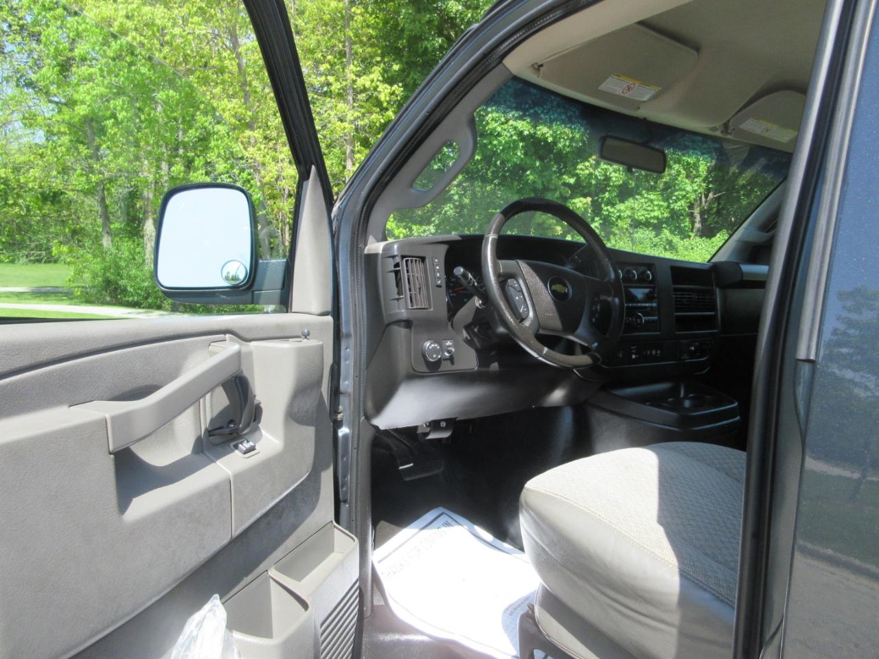 Chevrolet Express Cargo Van RWD 2500 135" 2020