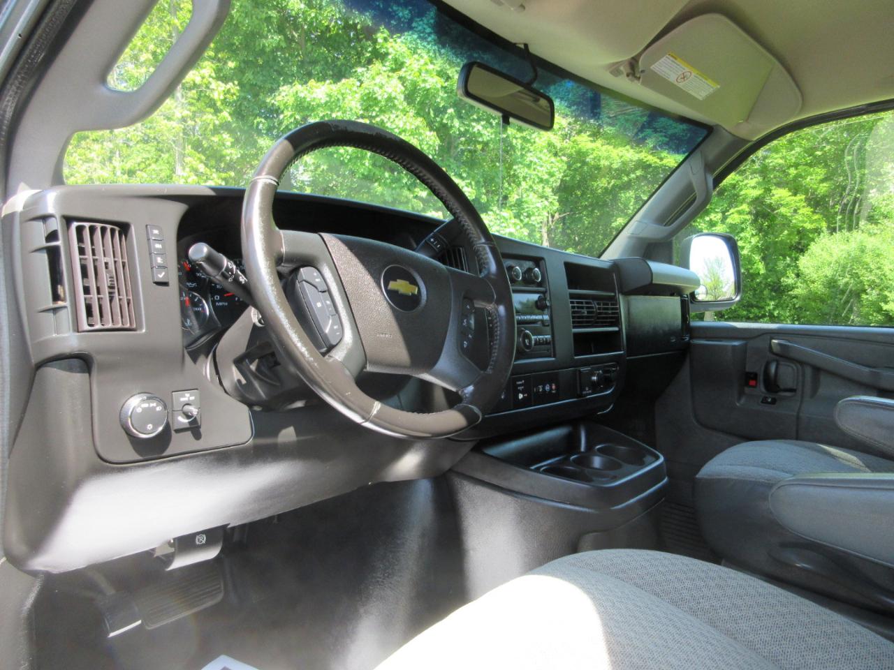 Chevrolet Express Cargo Van RWD 2500 135" 2020