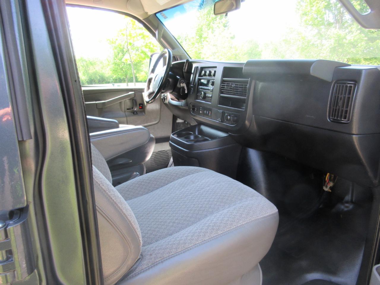 Chevrolet Express Cargo Van RWD 2500 135" 2020