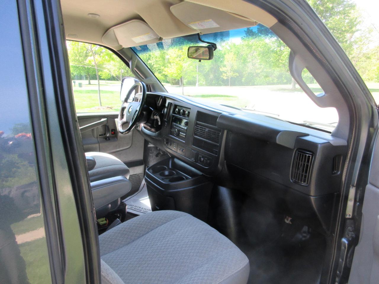 Chevrolet Express Cargo Van RWD 2500 135" 2020
