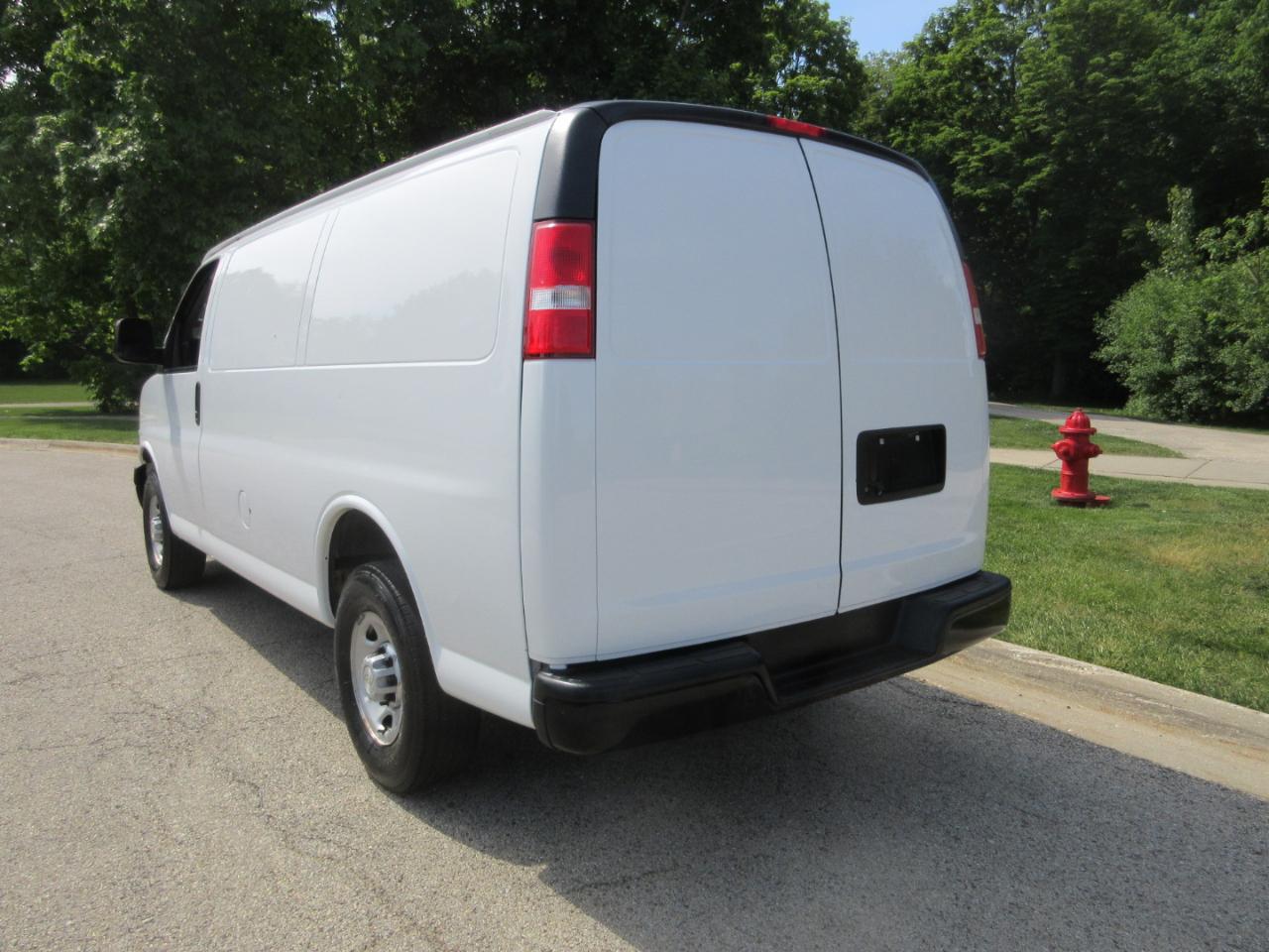 Chevrolet Express Cargo Van RWD 2500 135" 2019