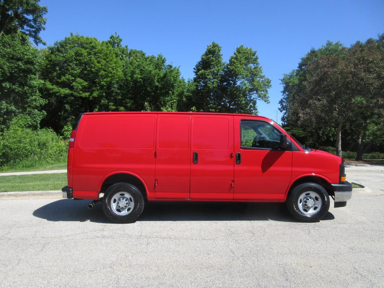 Chevrolet Express Cargo Van RWD 2500 135" 2017