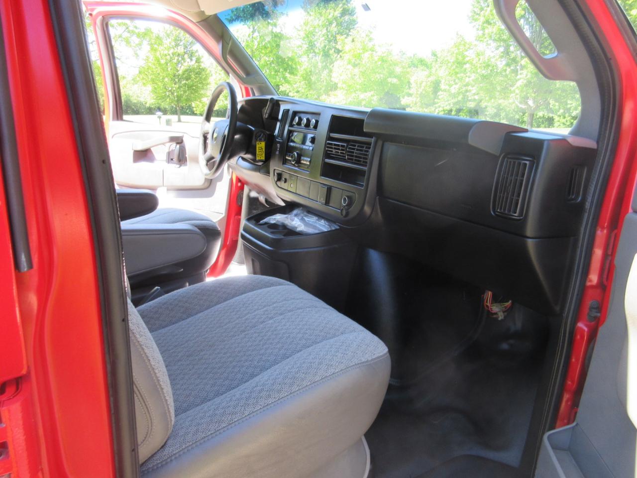 Chevrolet Express Cargo Van RWD 2500 135" 2017