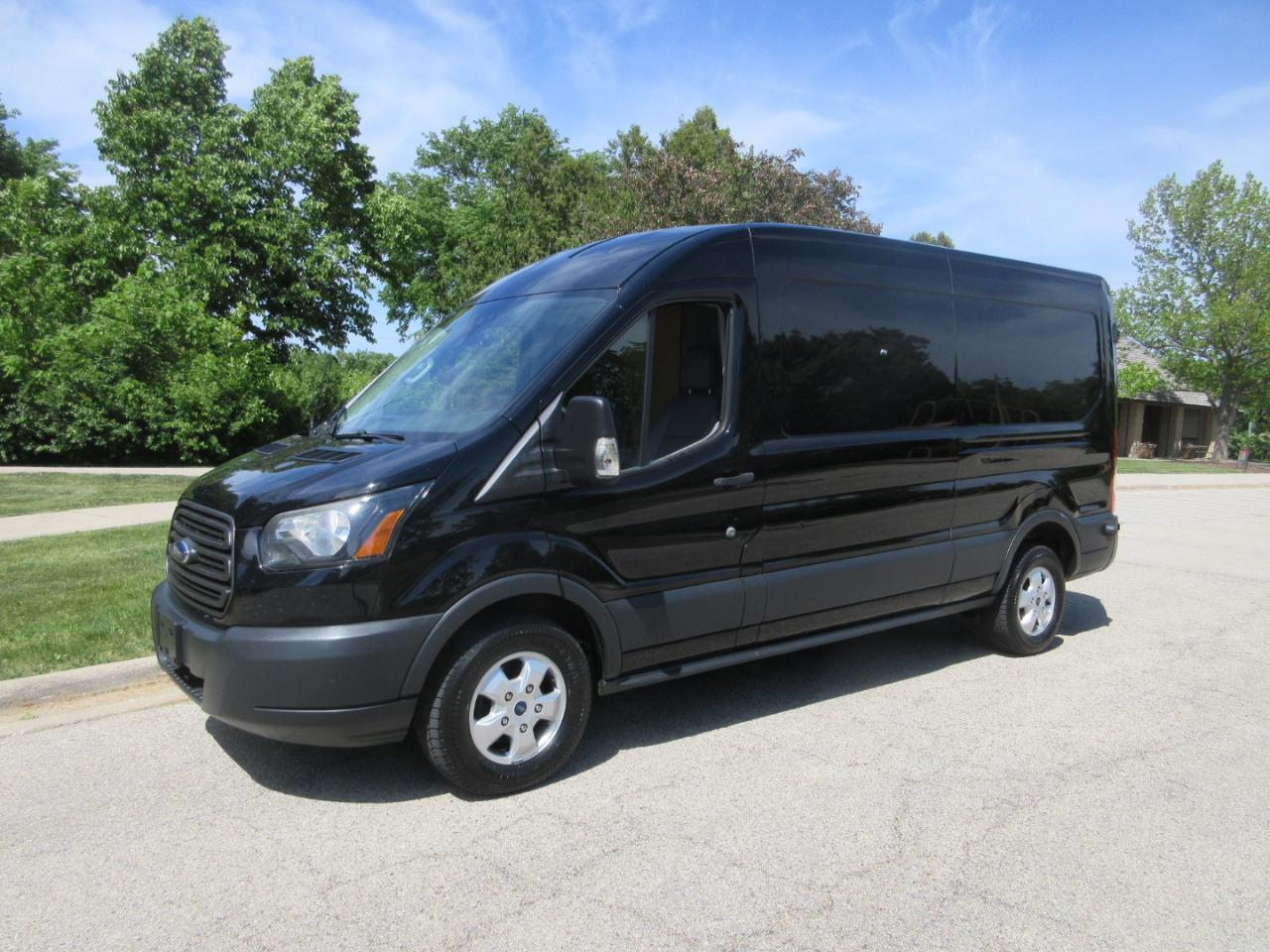 Ford Transit Van T-250 148" Med Rf 9000 GVWR Sliding RH Dr 2017
