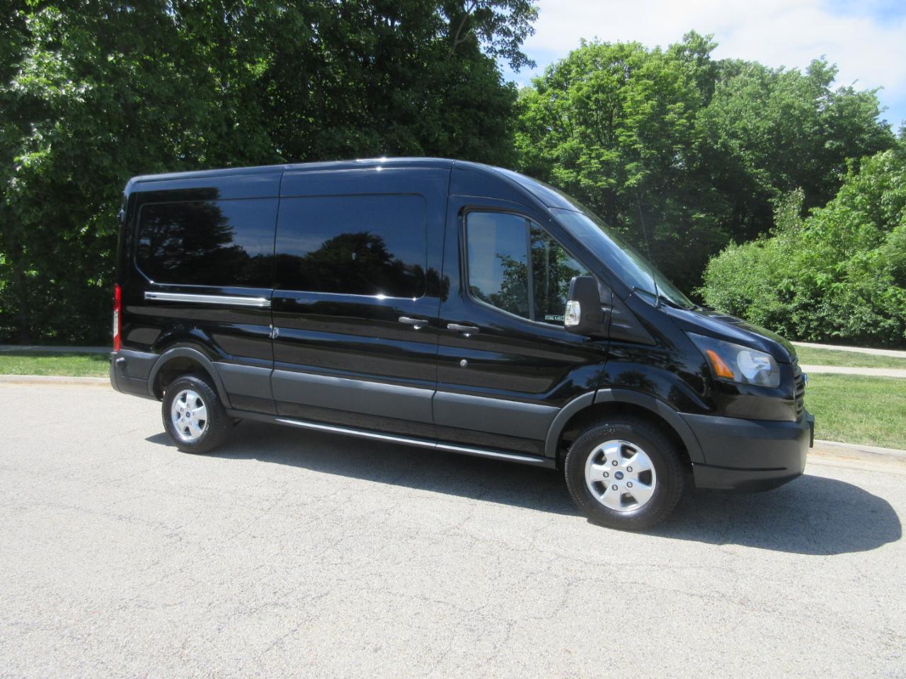 Ford Transit Van T-250 148" Med Rf 9000 GVWR Sliding RH Dr 2017