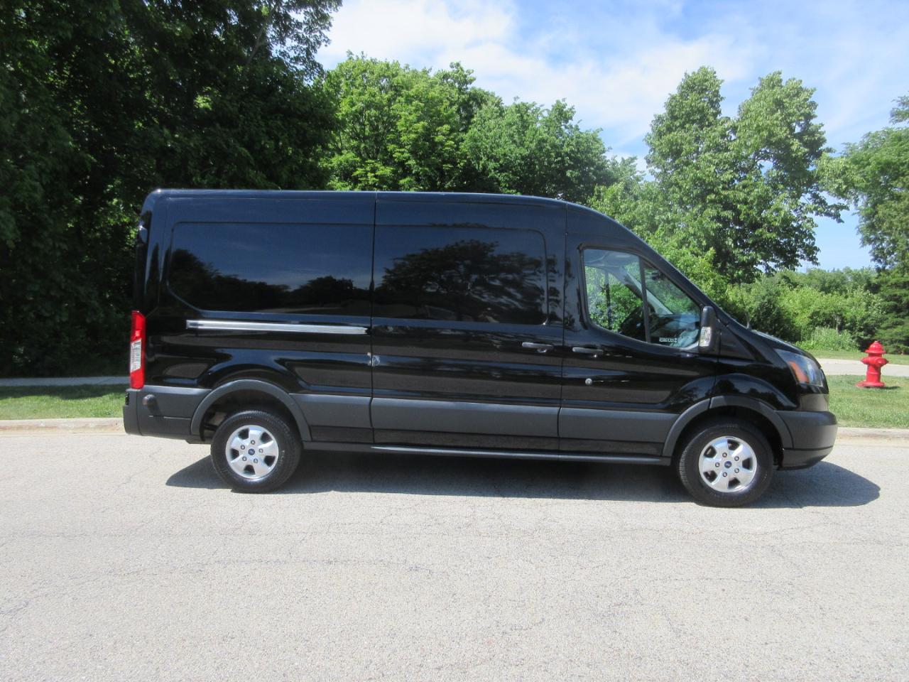 Ford Transit Van T-250 148" Med Rf 9000 GVWR Sliding RH Dr 2017