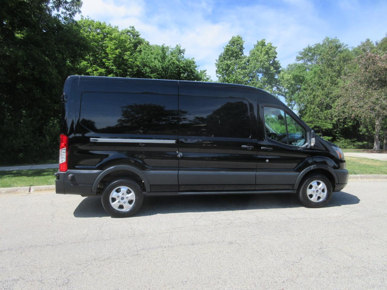 Ford Transit Van T-250 148" Med Rf 9000 GVWR Sliding RH Dr 2017