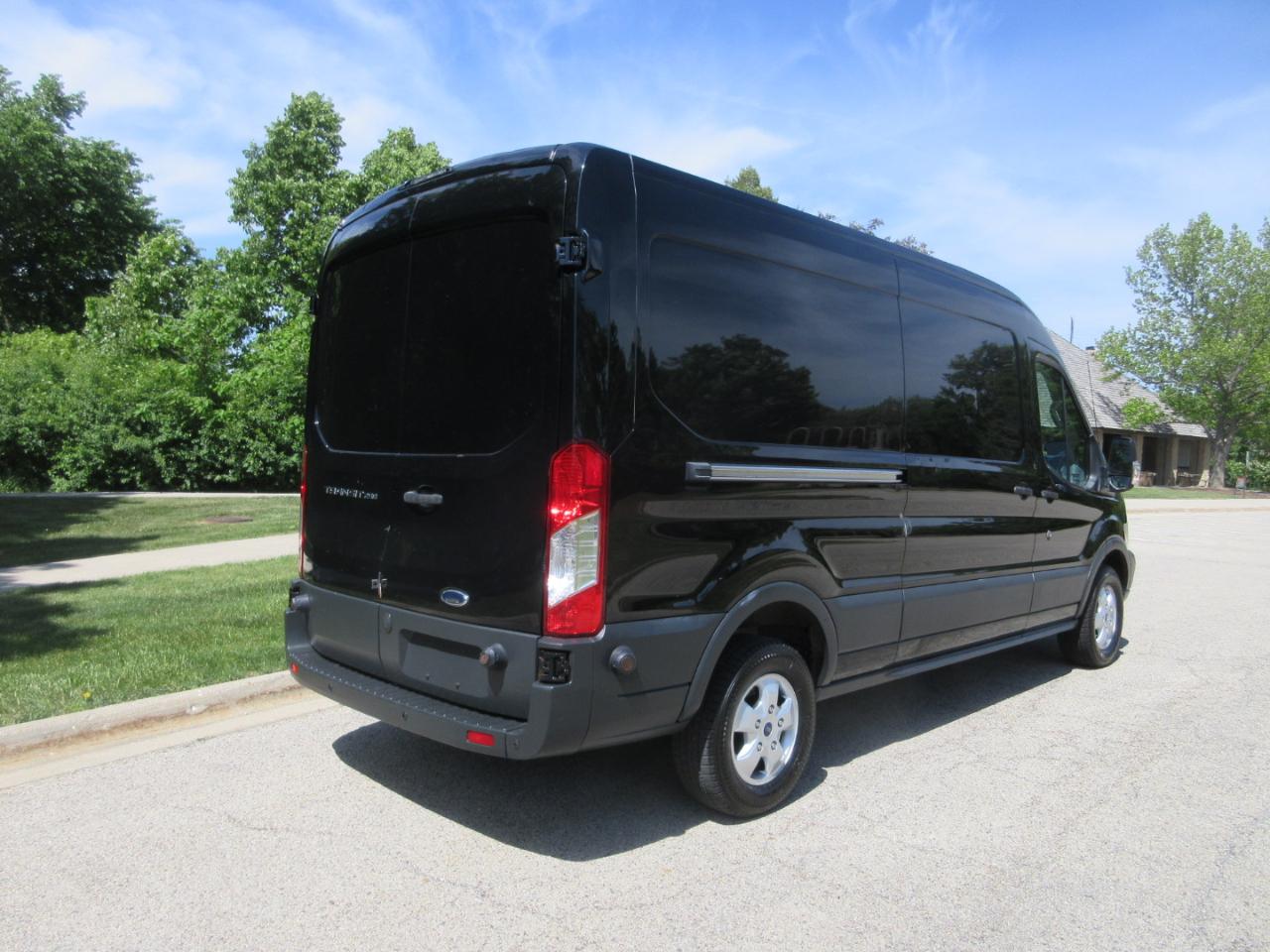 Ford Transit Van T-250 148" Med Rf 9000 GVWR Sliding RH Dr 2017