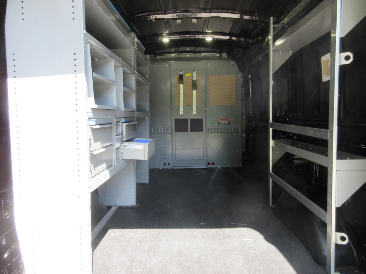 Ford Transit Van T-250 148" Med Rf 9000 GVWR Sliding RH Dr 2017