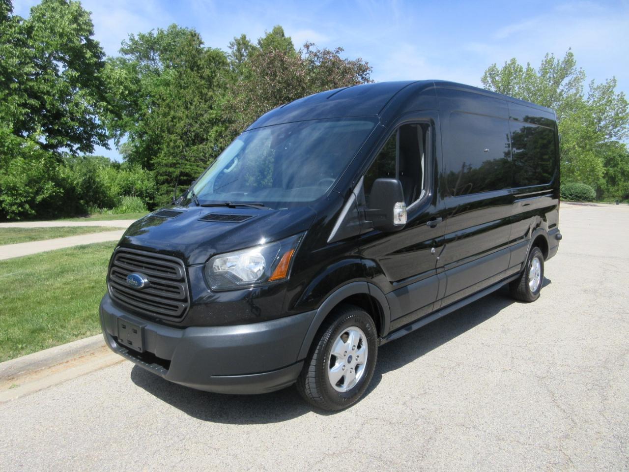 Ford Transit Van T-250 148" Med Rf 9000 GVWR Sliding RH Dr 2017