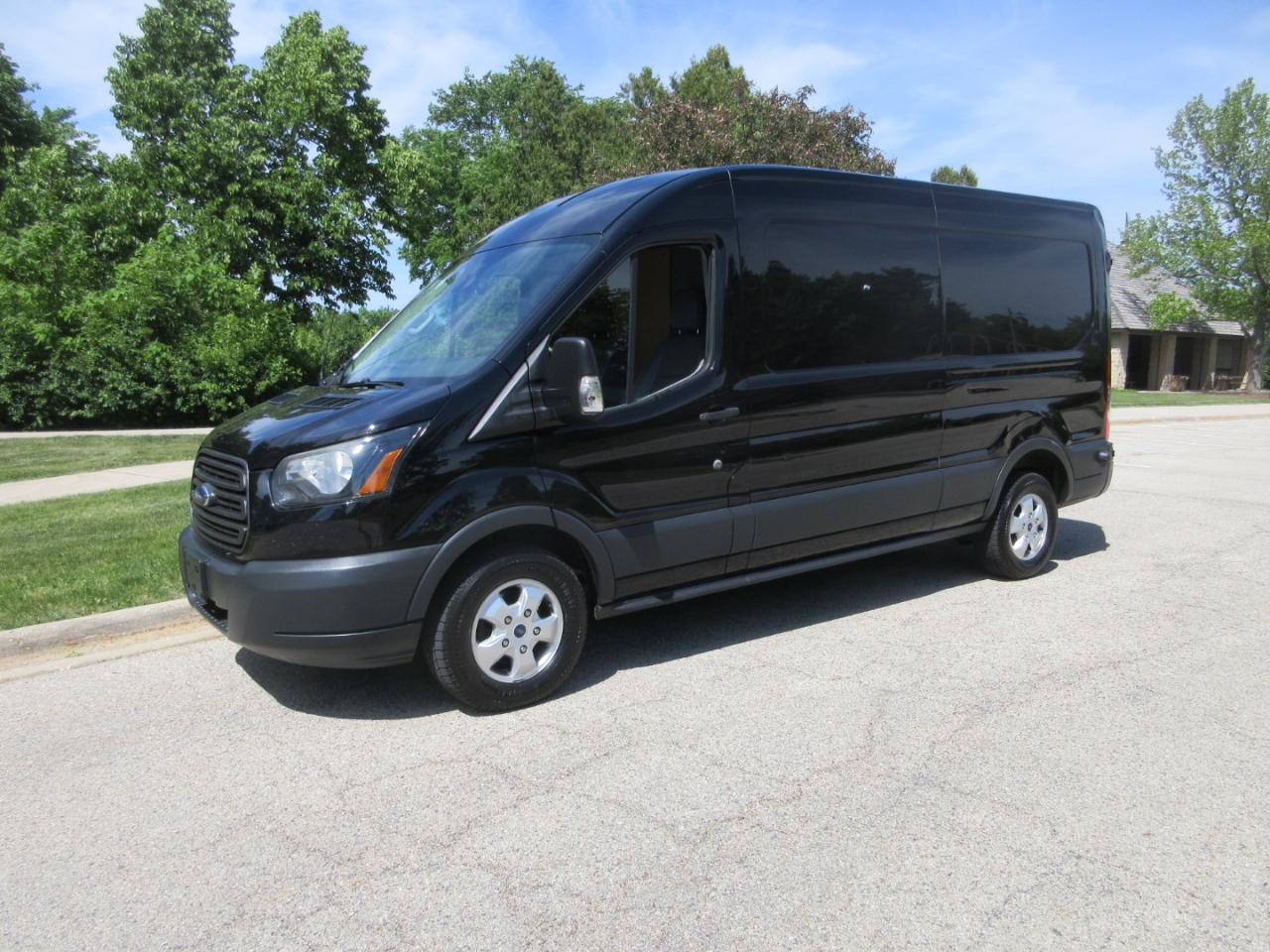 Ford Transit Van T-250 148" Med Rf 9000 GVWR Sliding RH Dr 2017