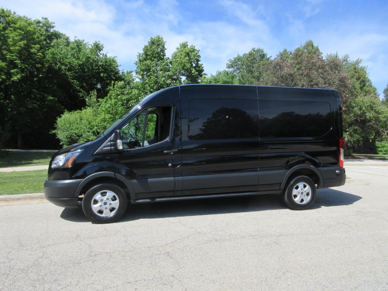 Ford Transit Van T-250 148" Med Rf 9000 GVWR Sliding RH Dr 2017