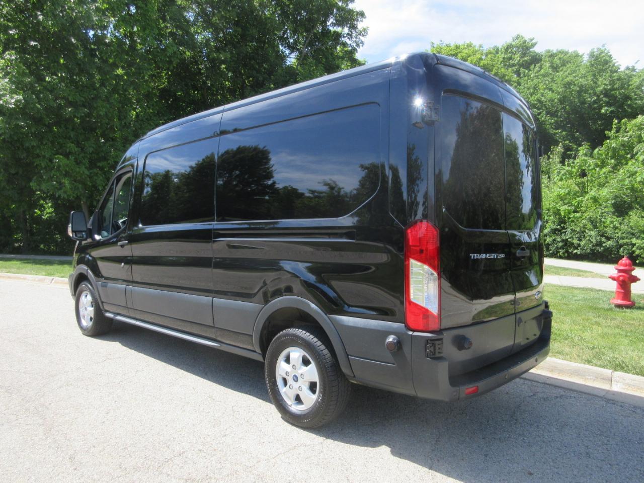 Ford Transit Van T-250 148" Med Rf 9000 GVWR Sliding RH Dr 2017