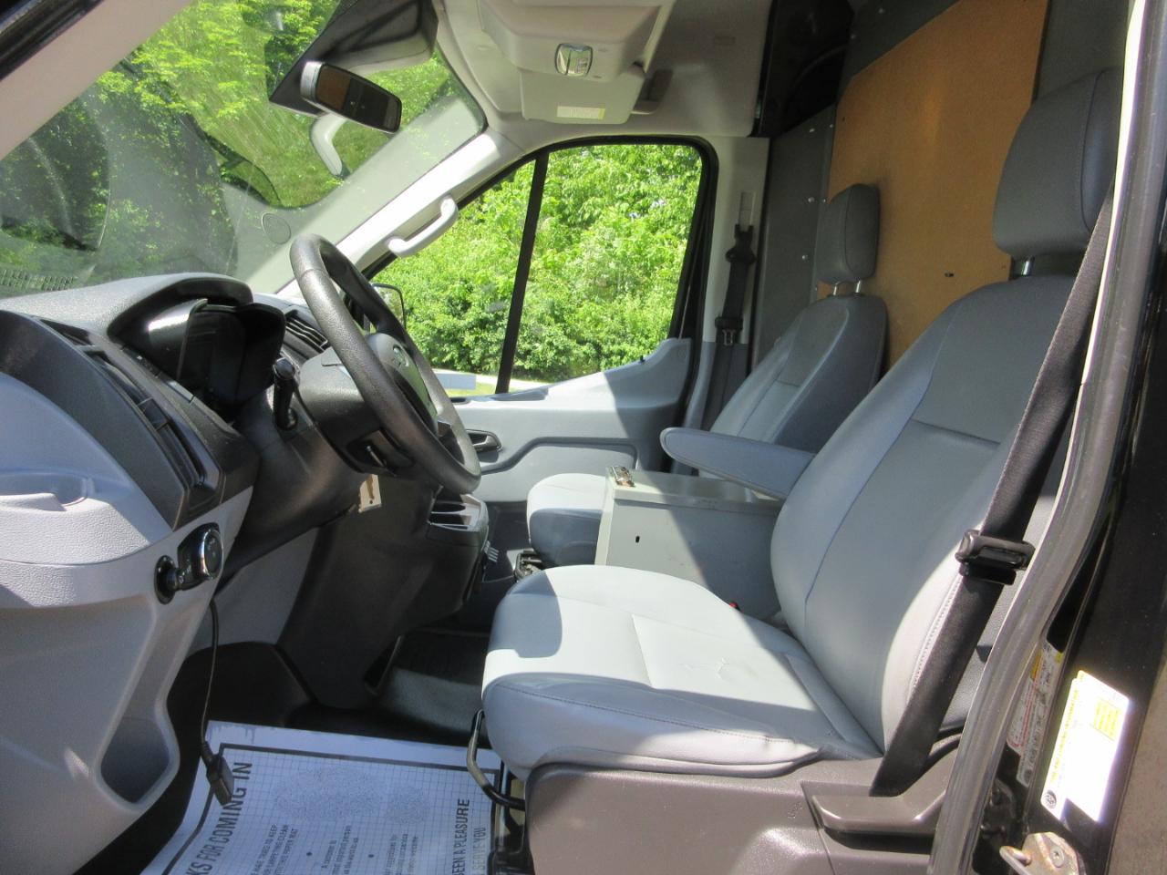 Ford Transit Van T-250 148" Med Rf 9000 GVWR Sliding RH Dr 2017