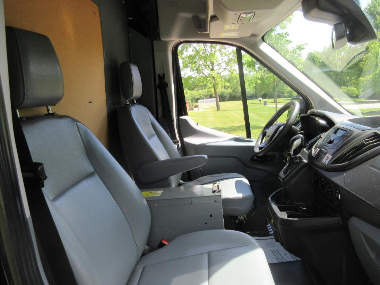 Ford Transit Van T-250 148" Med Rf 9000 GVWR Sliding RH Dr 2017