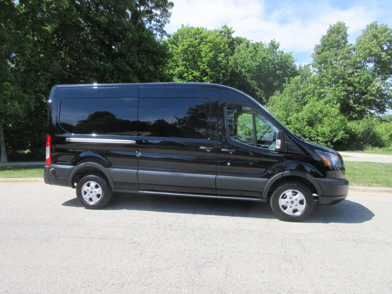Ford Transit Van T-250 148" Med Rf 9000 GVWR Sliding RH Dr 2017