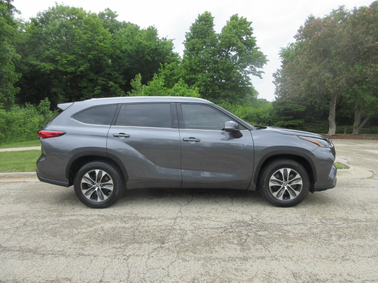 Toyota Highlander Hybrid XLE FWD (Natl) 2021