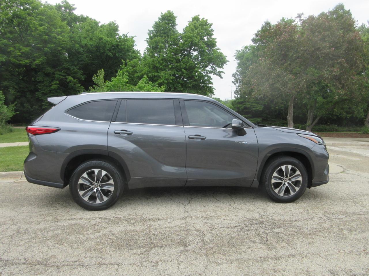 Toyota Highlander Hybrid XLE FWD (Natl) 2021