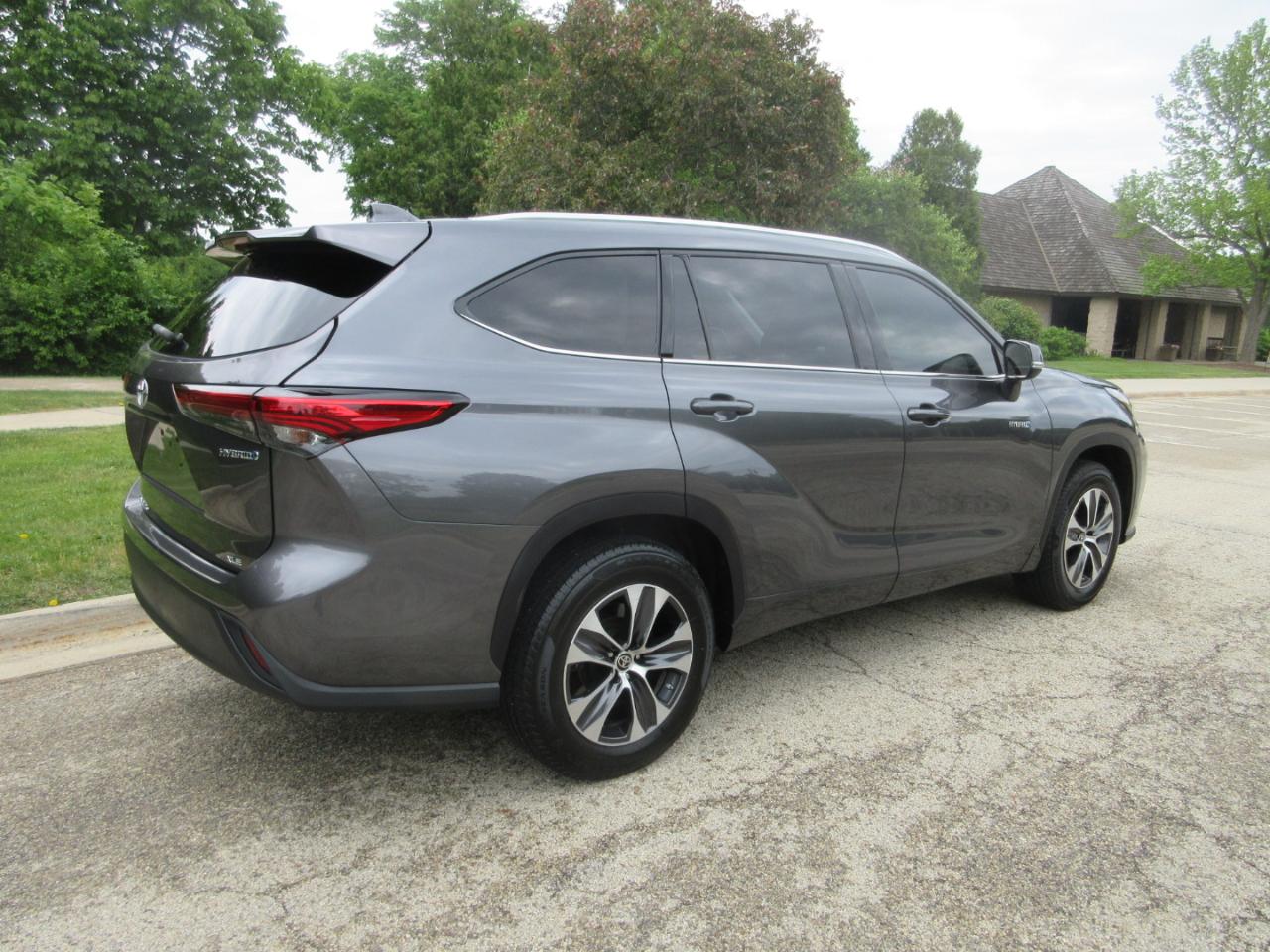 Toyota Highlander Hybrid XLE FWD (Natl) 2021